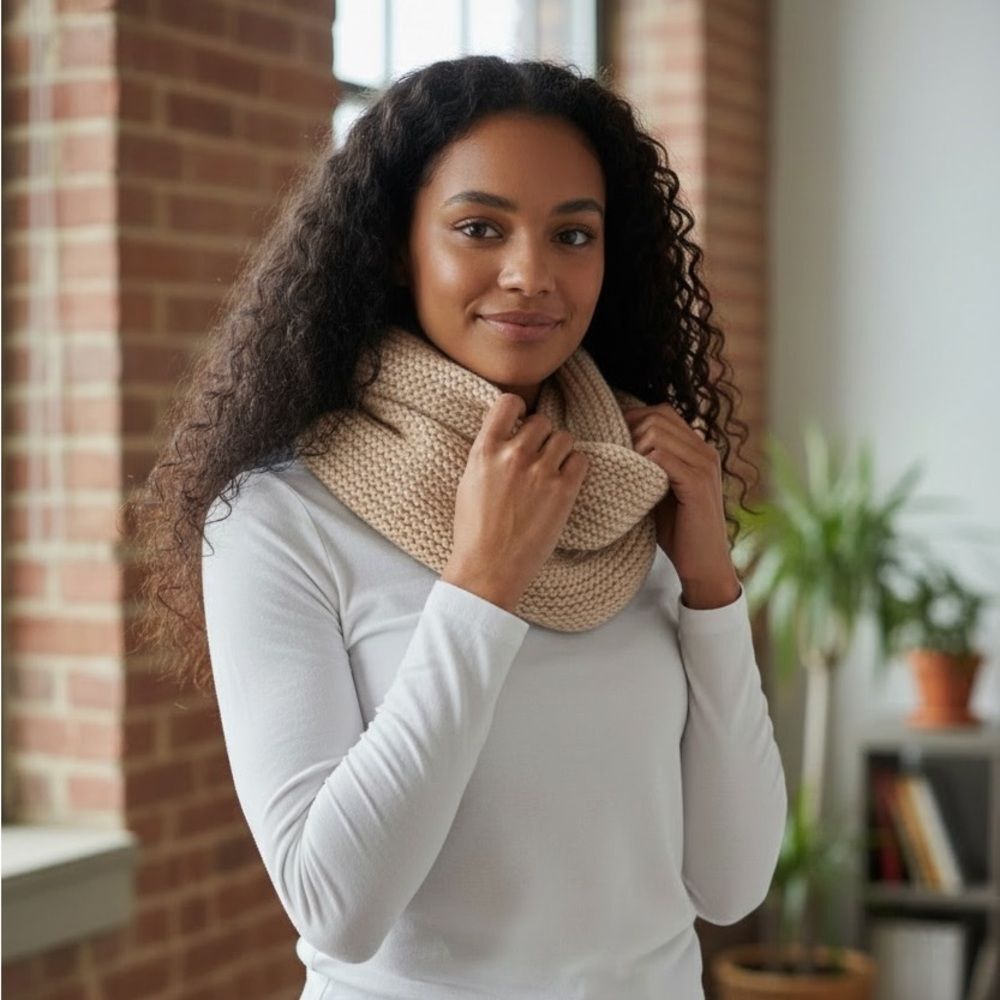 NWT Grey State Knit Light Oatmeal Infinity Women’s Scarf